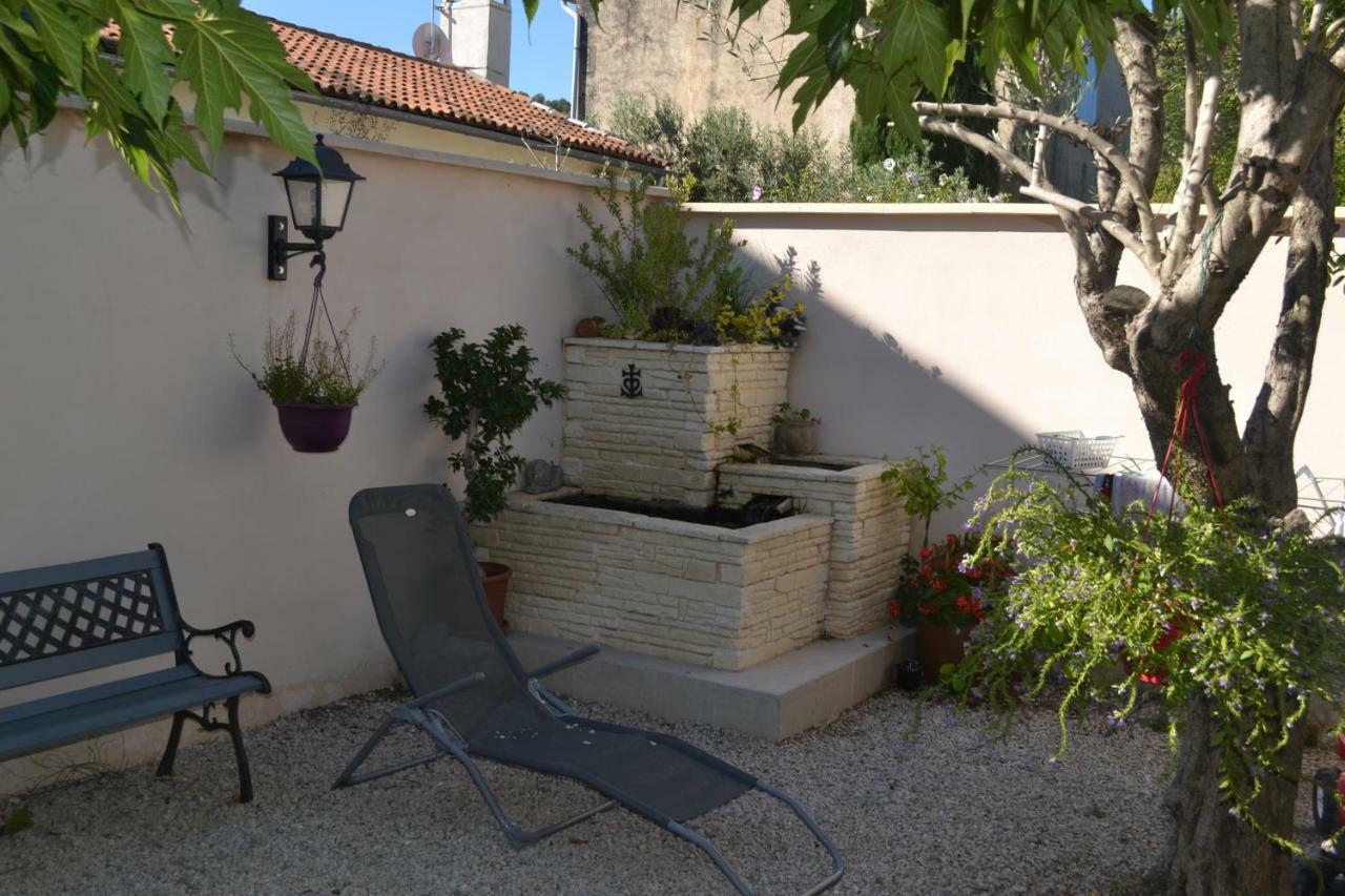 La Passeronne Barbentane Exteriör bild